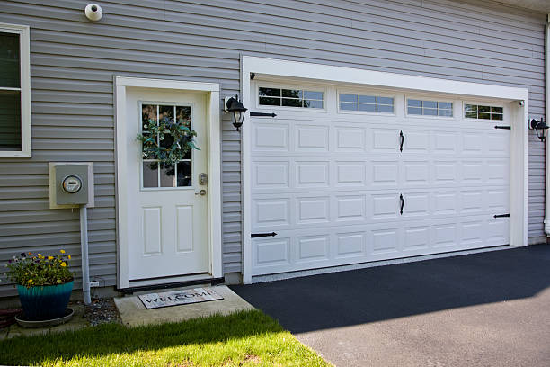 24/7 Emergency Garage Door Panel Replacement experts in Beloit, KS